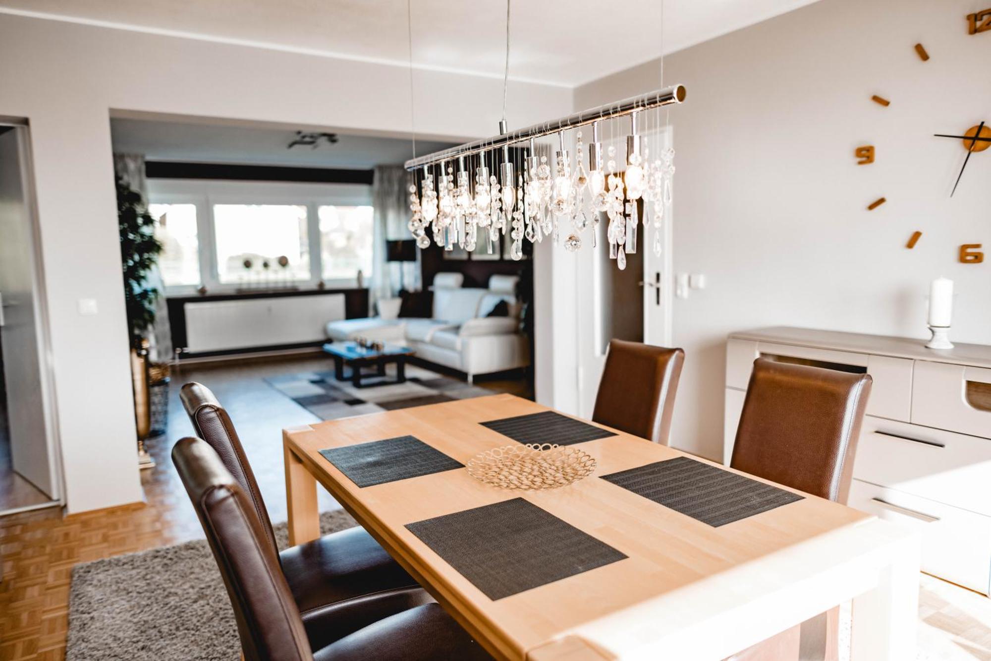 Me Homes - Grosse Moderne Designer-Wohnung Fuer Urlaub Und Business - Mit Kueche, Buero, Balkon Und 2 Parkplaetzen Μπαϊρόιτ Εξωτερικό φωτογραφία