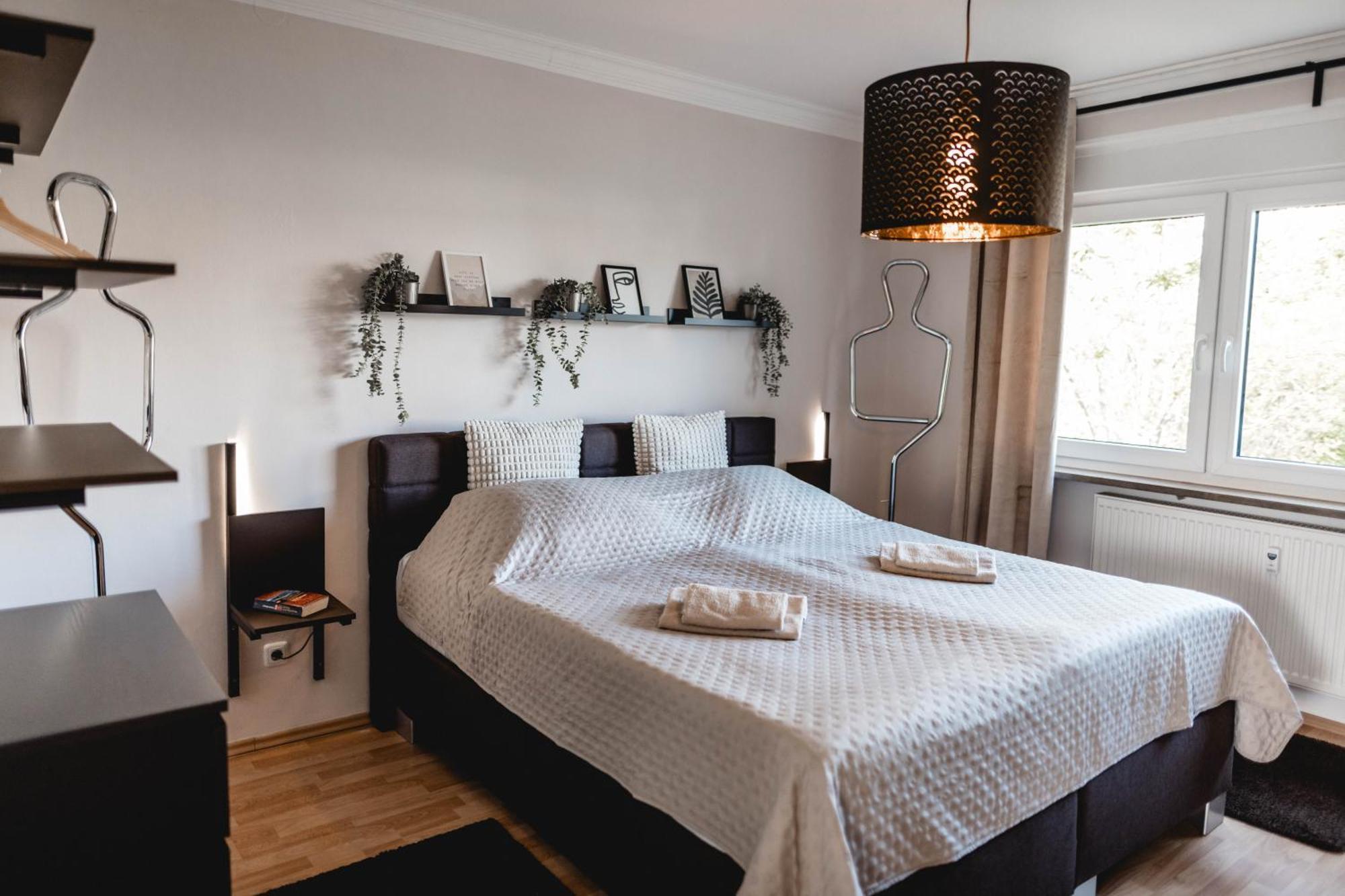 Me Homes - Grosse Moderne Designer-Wohnung Fuer Urlaub Und Business - Mit Kueche, Buero, Balkon Und 2 Parkplaetzen Μπαϊρόιτ Εξωτερικό φωτογραφία