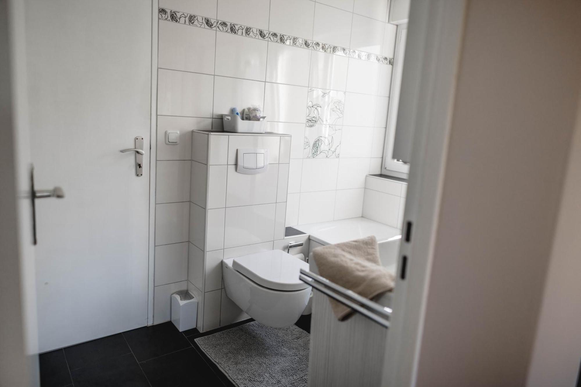 Me Homes - Grosse Moderne Designer-Wohnung Fuer Urlaub Und Business - Mit Kueche, Buero, Balkon Und 2 Parkplaetzen Μπαϊρόιτ Εξωτερικό φωτογραφία