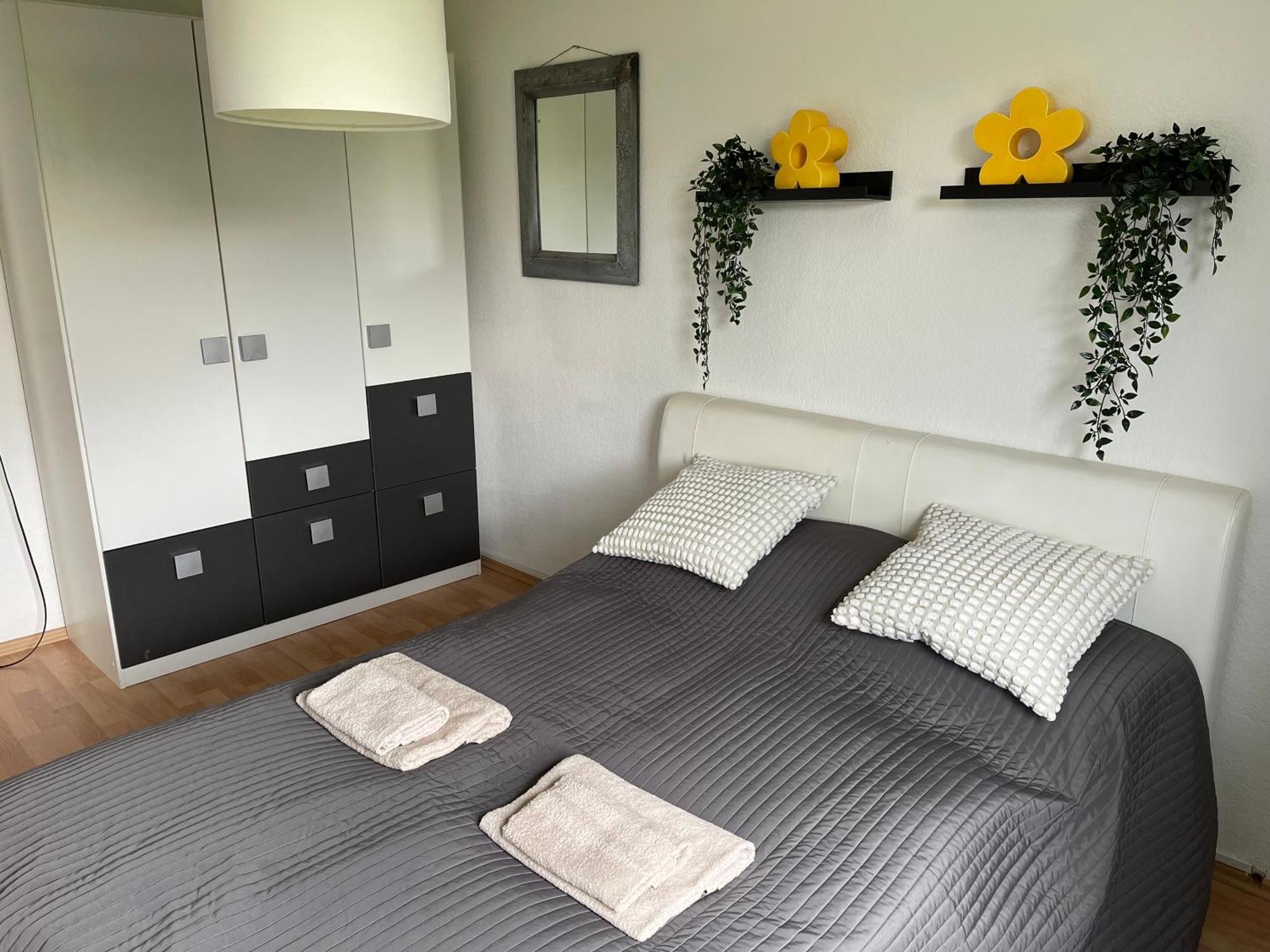 Me Homes - Grosse Moderne Designer-Wohnung Fuer Urlaub Und Business - Mit Kueche, Buero, Balkon Und 2 Parkplaetzen Μπαϊρόιτ Εξωτερικό φωτογραφία