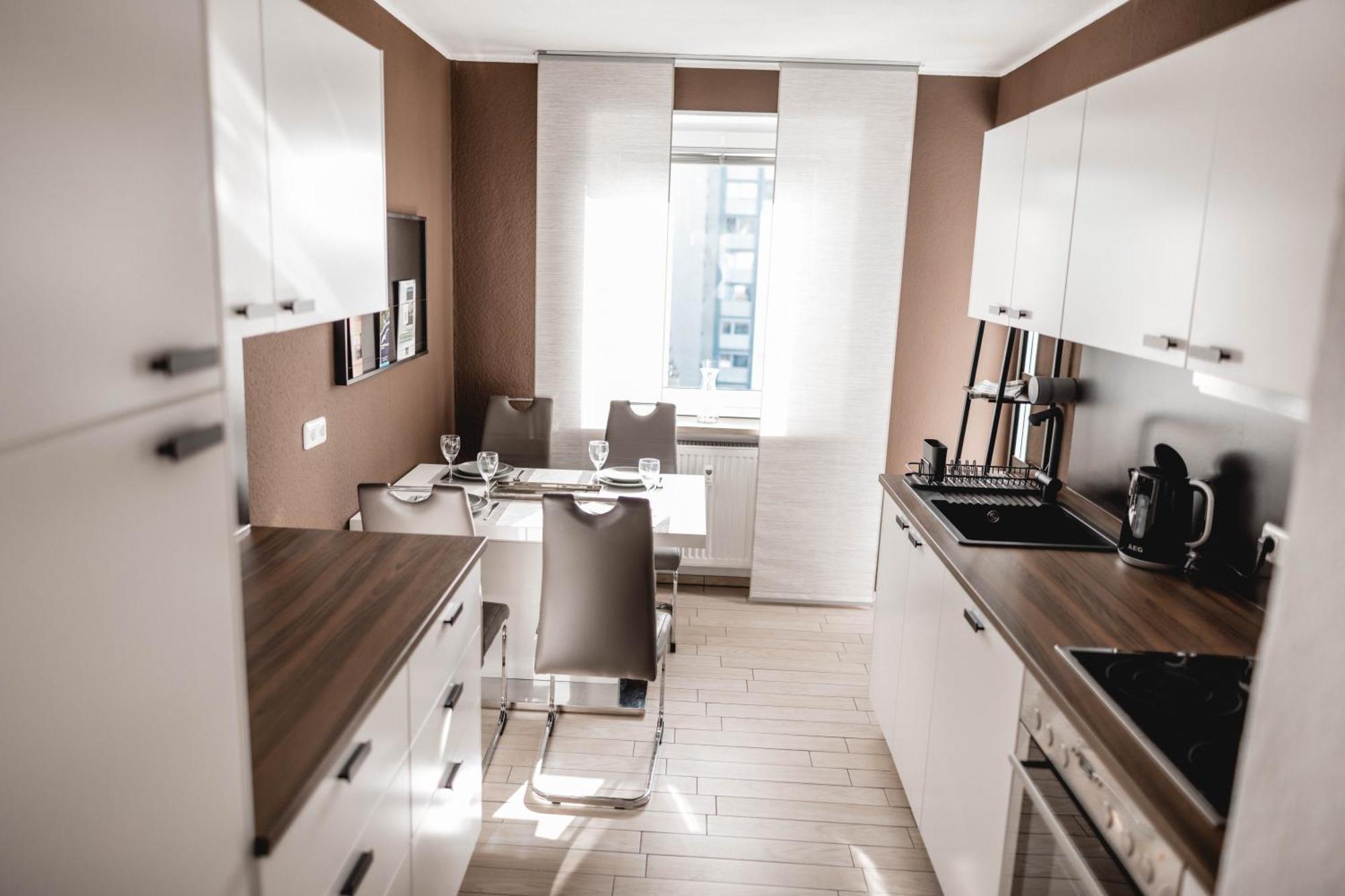 Me Homes - Grosse Moderne Designer-Wohnung Fuer Urlaub Und Business - Mit Kueche, Buero, Balkon Und 2 Parkplaetzen Μπαϊρόιτ Εξωτερικό φωτογραφία