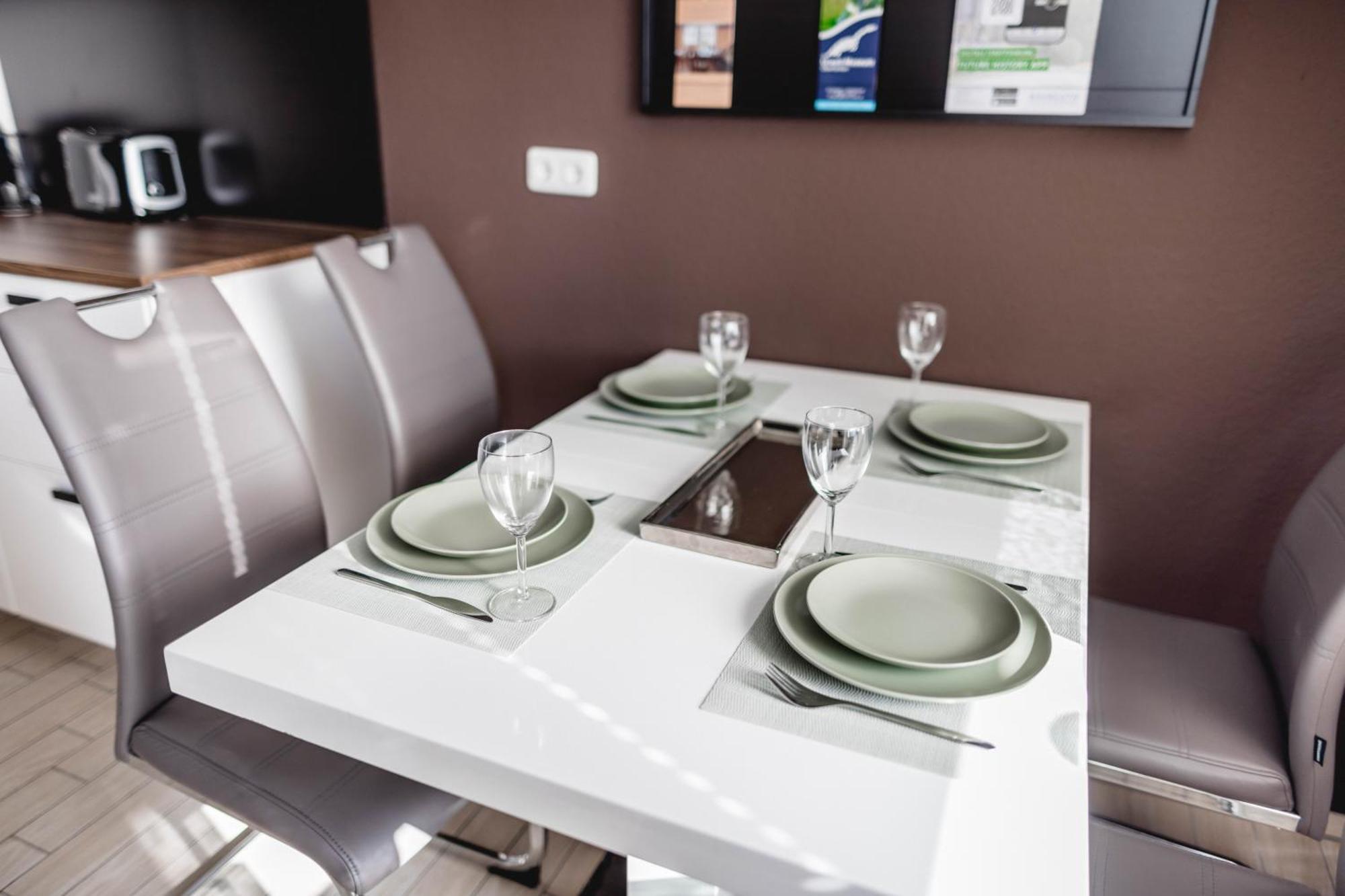 Me Homes - Grosse Moderne Designer-Wohnung Fuer Urlaub Und Business - Mit Kueche, Buero, Balkon Und 2 Parkplaetzen Μπαϊρόιτ Εξωτερικό φωτογραφία