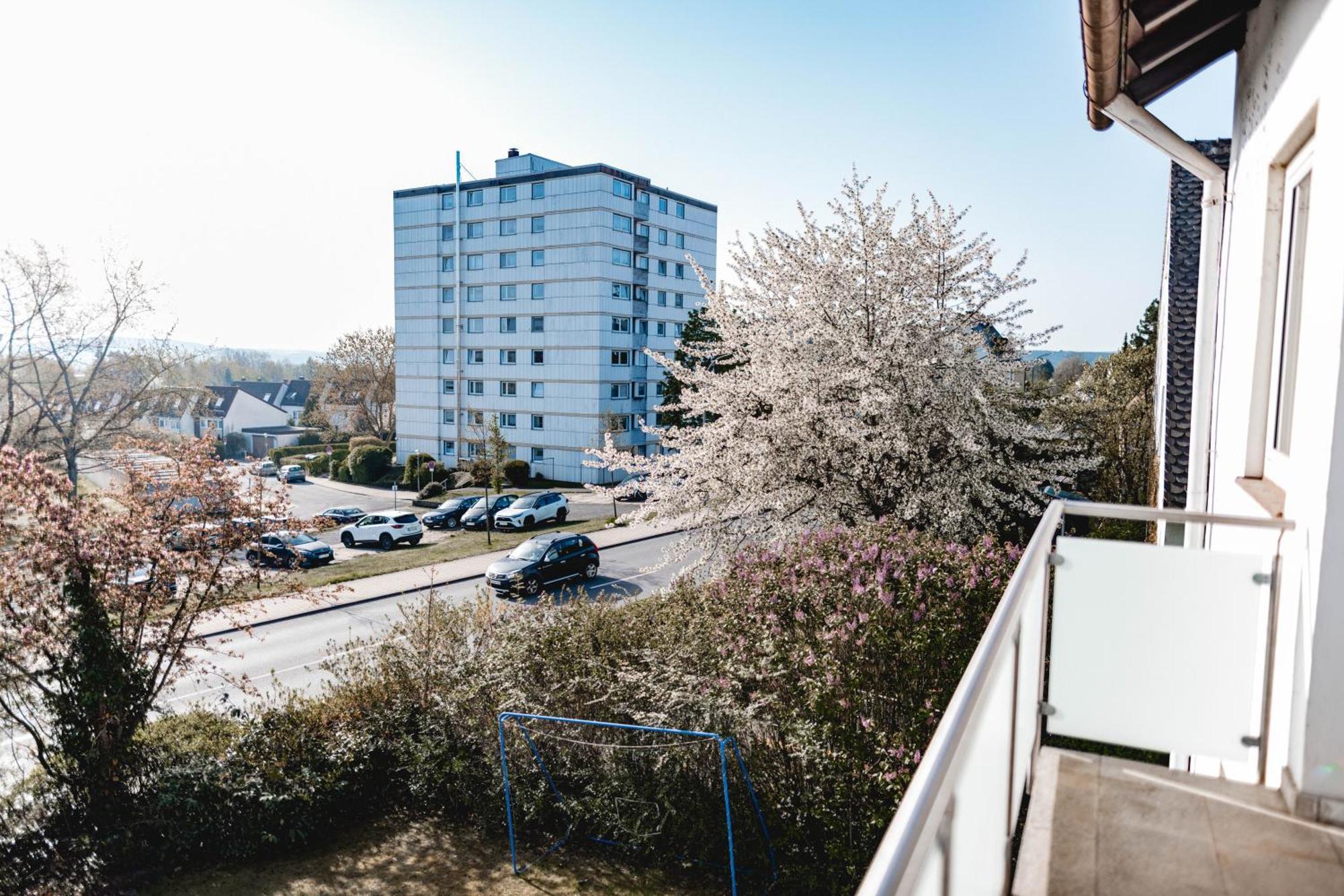 Me Homes - Grosse Moderne Designer-Wohnung Fuer Urlaub Und Business - Mit Kueche, Buero, Balkon Und 2 Parkplaetzen Μπαϊρόιτ Εξωτερικό φωτογραφία